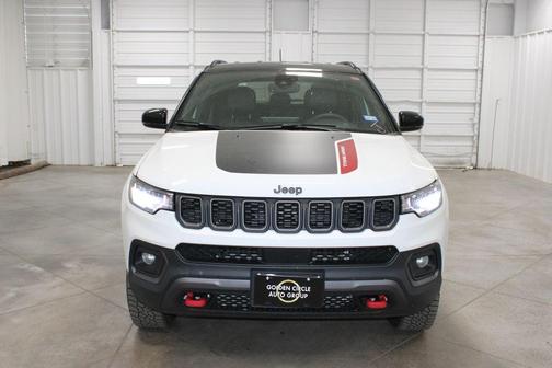 Bright White Clearcoat 2025 Jeep Compass Trailhawk