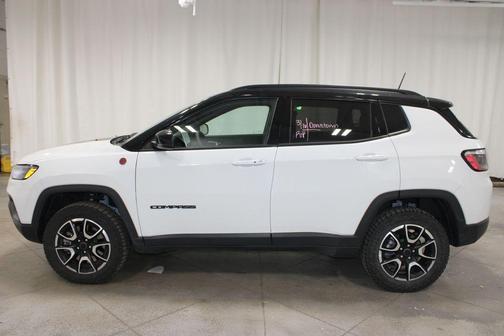 Bright White Clearcoat 2025 Jeep Compass Trailhawk
