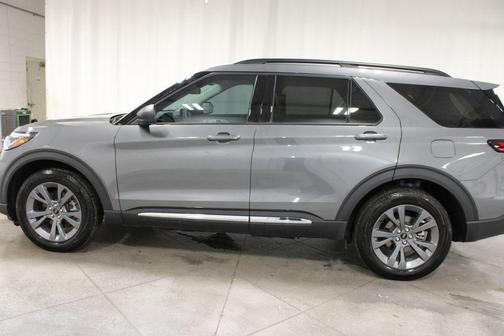 Carbonized Gray Metallic 2025 Ford Explorer Active