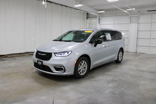 2024 Chrysler Pacifica Touring-L