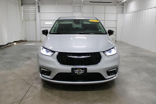 2024 Chrysler Pacifica Touring-L