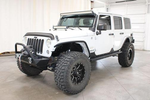 Bright White Clearcoat 2014 Jeep Wrangler Unlimited Sahara