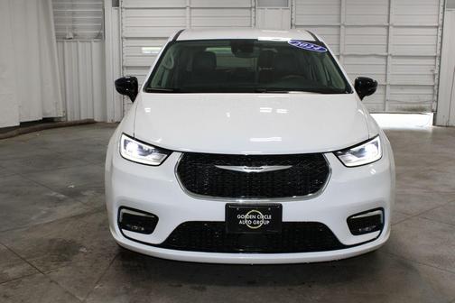 Bright White Clearcoat 2024 Chrysler Pacifica Touring-L