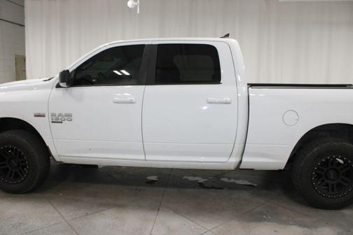 Bright Silver Clearcoat Metallic 2019 RAM 1500 Classic Big Horn
