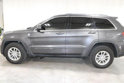 Granite Crystal Clearcoat Metallic 2018 Jeep Grand Cherokee Laredo E