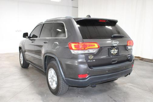 Granite Crystal Clearcoat Metallic 2018 Jeep Grand Cherokee Laredo E
