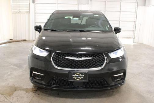 Diamond Black 2025 Chrysler Pacifica Select