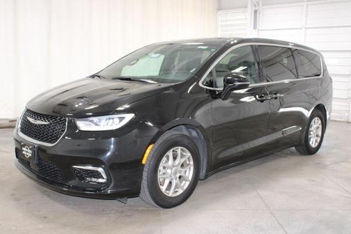 Diamond Black 2025 Chrysler Pacifica Select