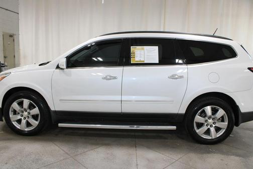 Iridescent Pearl Tricoat 2017 Chevrolet Traverse Premier