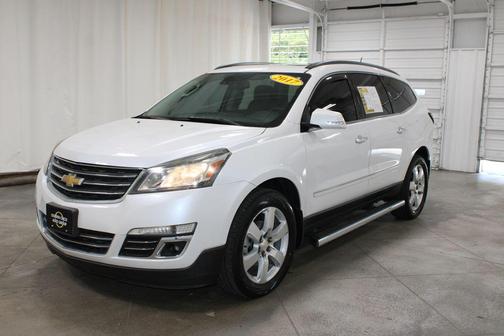 Iridescent Pearl Tricoat 2017 Chevrolet Traverse Premier