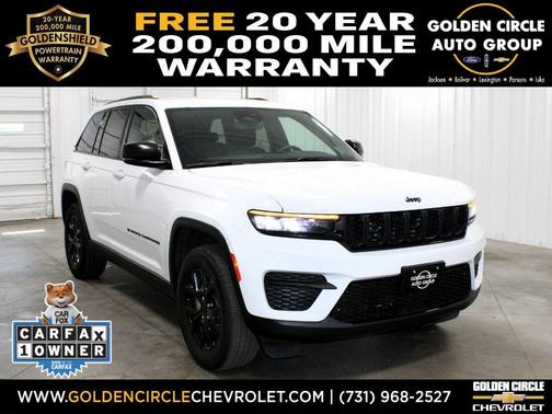 Bright White Clearcoat 2024 Jeep Grand Cherokee Laredo