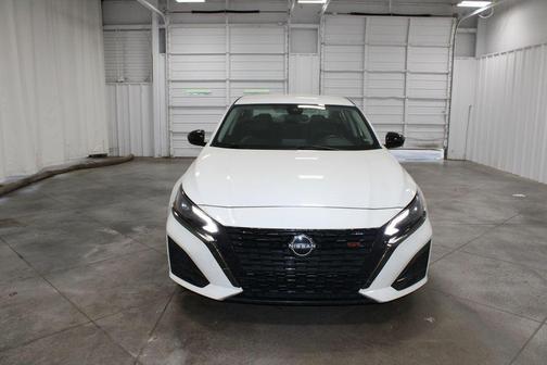 Pearl White Tri-Coat 2024 Nissan Altima 2.5 SR