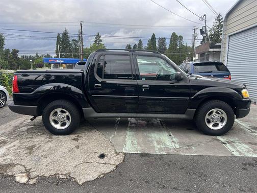 Black Clearcoat/Platinum Cladding 2005 Ford Explorer Sport Trac XLT