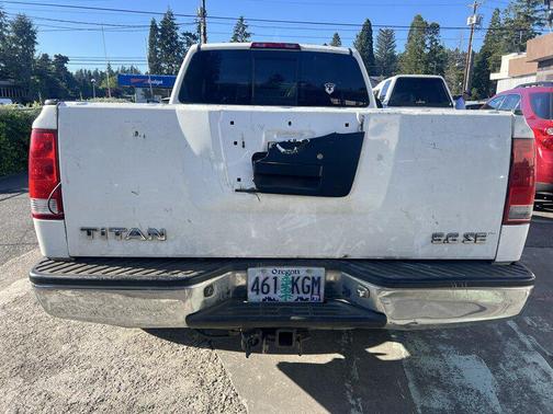 White 2006 Nissan Titan SE King Cab