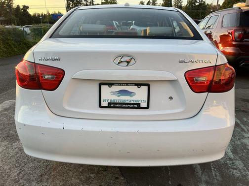 Captiva White 2008 Hyundai ELANTRA GLS
