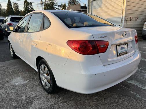 Captiva White 2008 Hyundai ELANTRA GLS