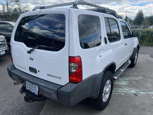 Cloud White 2000 Nissan Xterra XE V6 4X4