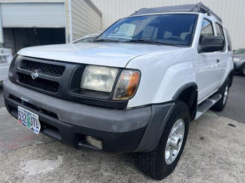 Cloud White 2000 Nissan Xterra XE V6 4X4