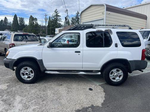 Cloud White 2000 Nissan Xterra XE V6 4X4