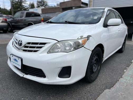 Super White 2013 Toyota Corolla LE