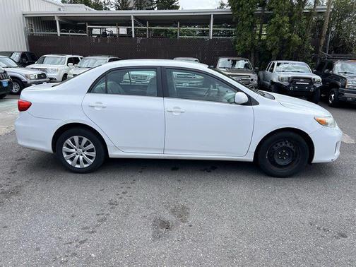 Super White 2013 Toyota Corolla LE