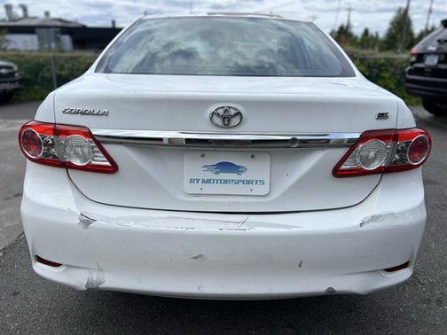 Super White 2013 Toyota Corolla LE