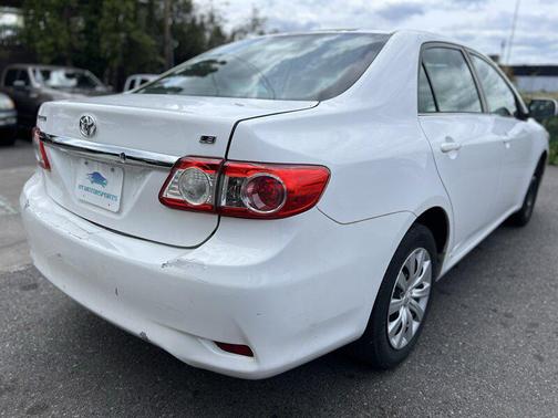 Super White 2013 Toyota Corolla LE