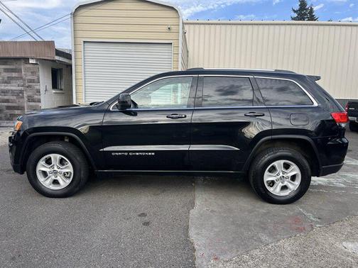 Brilliant Black Crystal Pearlcoat 2016 Jeep Grand Cherokee Laredo