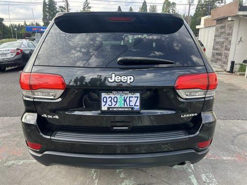 Brilliant Black Crystal Pearlcoat 2016 Jeep Grand Cherokee Laredo