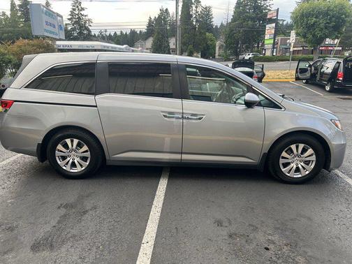 Lunar Silver Metallic 2016 Honda Odyssey SE