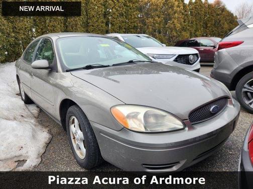 2004 Ford Taurus SE