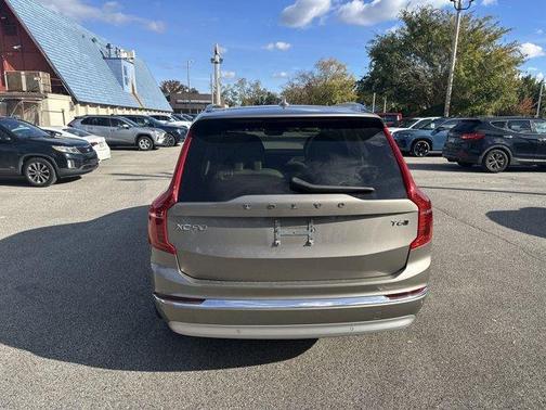 2022 Volvo XC90 T6 Inscription 7 Passenger