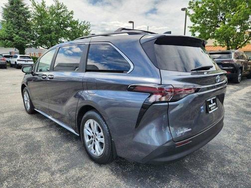 2025 Toyota Sienna XLE