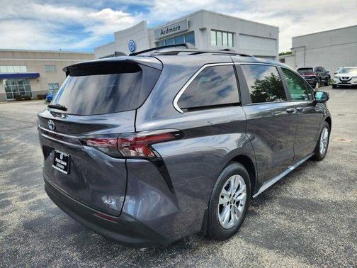 2025 Toyota Sienna XLE