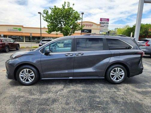 2025 Toyota Sienna XLE