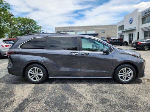 2025 Toyota Sienna XLE