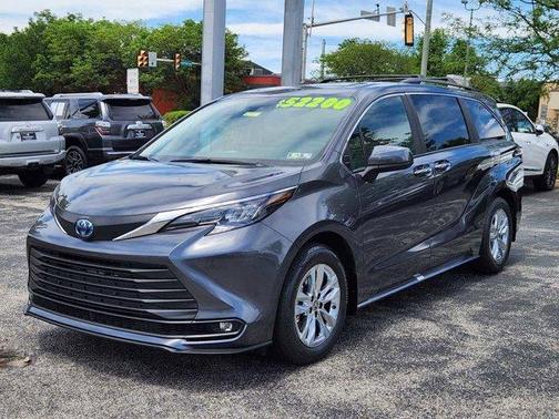 2025 Toyota Sienna XLE