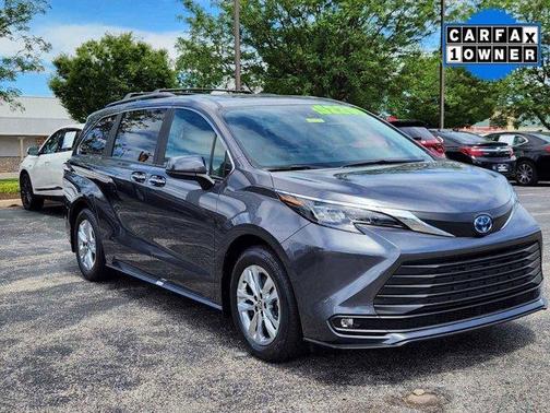 2025 Toyota Sienna XLE