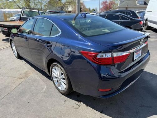 2015 Lexus ES 300h Base