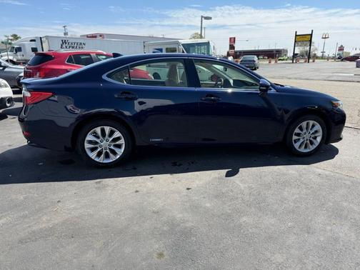 2015 Lexus ES 300h Base