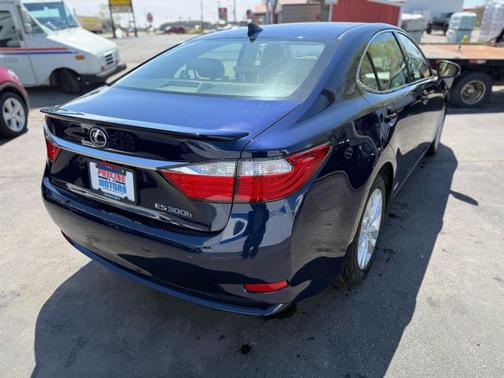 2015 Lexus ES 300h Base