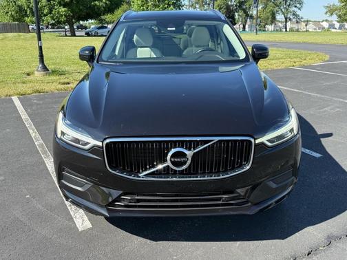 Black 2018 Volvo XC60 T5 Momentum