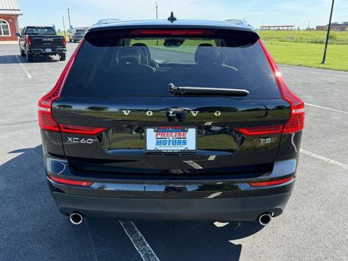 Black 2018 Volvo XC60 T5 Momentum