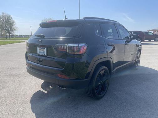 Photo 5 of 32 of 2020 Jeep Compass Latitude