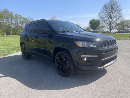 Photo 3 of 32 of 2020 Jeep Compass Latitude