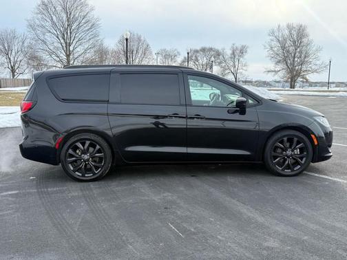 2020 Chrysler Pacifica Touring-L Plus