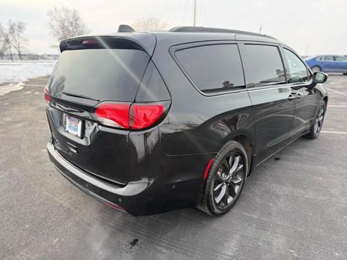 2020 Chrysler Pacifica Touring-L Plus