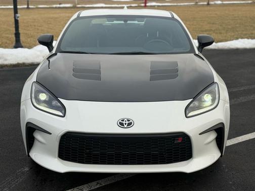 2024 Toyota GR86 Premium