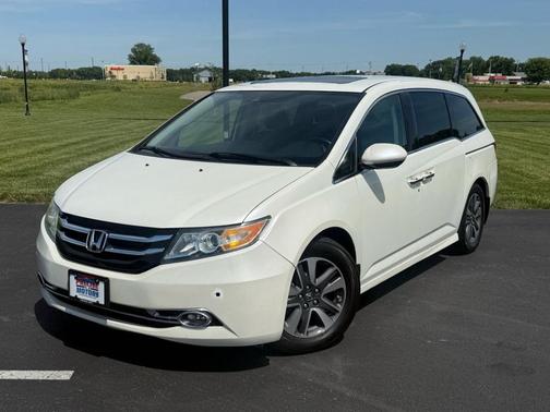 White 2014 Honda Odyssey Touring Elite