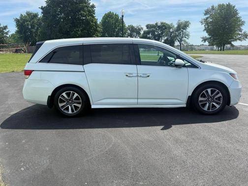 White 2014 Honda Odyssey Touring Elite